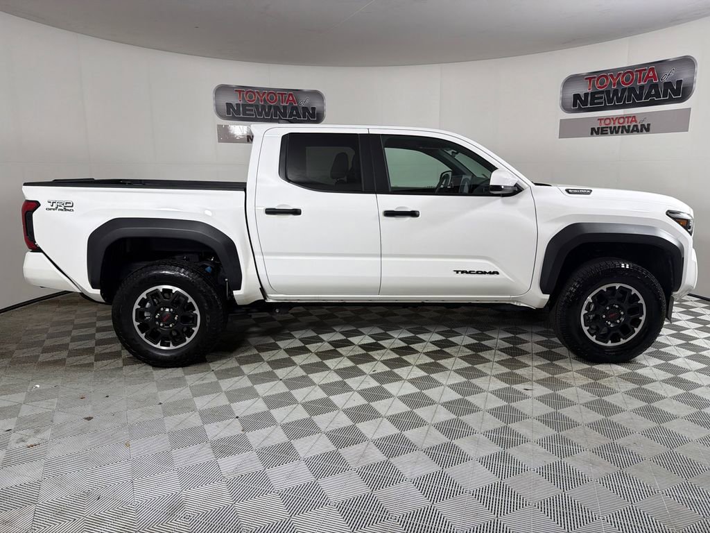 Used 2025 Toyota Tacoma TRD Off-Road AWD/4WD image 2