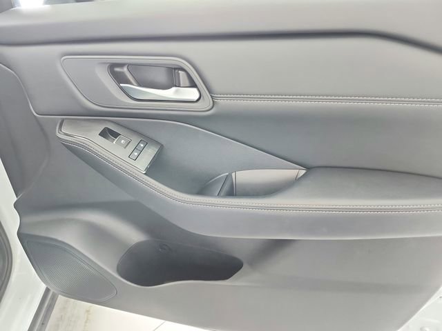 Used 2025 Nissan Rogue SL image 45