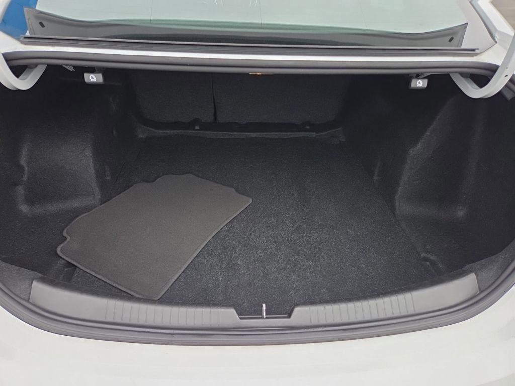 Used 2024 Chevrolet Malibu LT FWD image 8