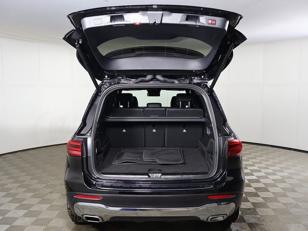 Used 2025 Mercedes-Benz GLB 250 4MATIC image 14