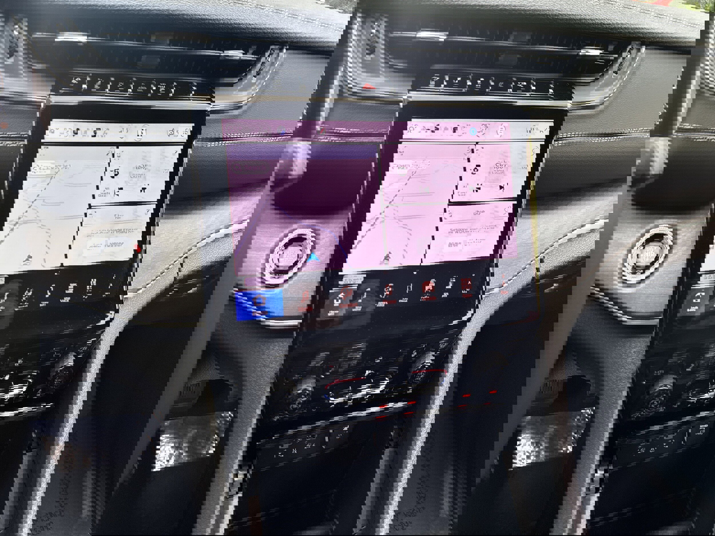 Used 2025 Jeep Grand Cherokee Limited w/ Black Appearance Package AWD/4WD image 18