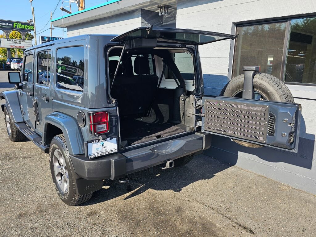 Used 2018 Jeep Wrangler Unlimited Sahara w/ Connectivity Group image 18