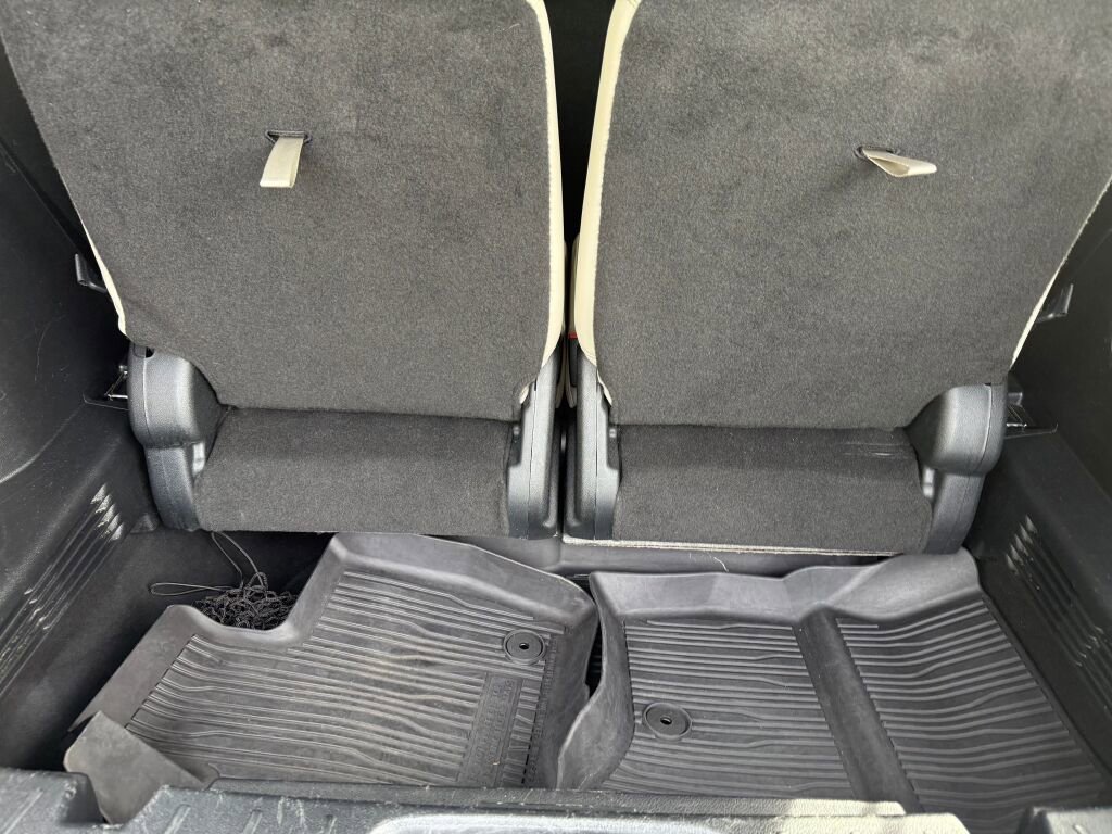 Used 2017 Ford Explorer Platinum image 37