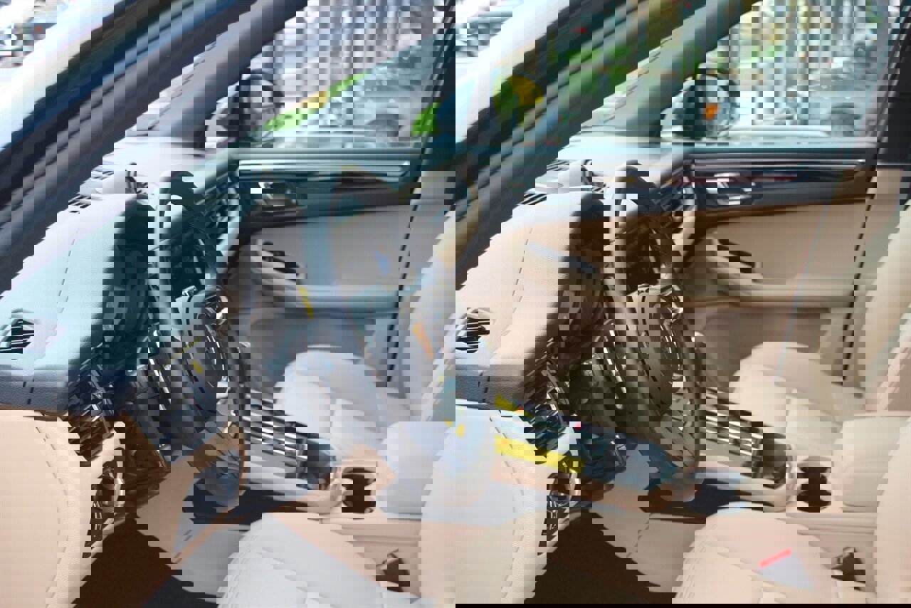 Used 2022 Porsche Macan image 17