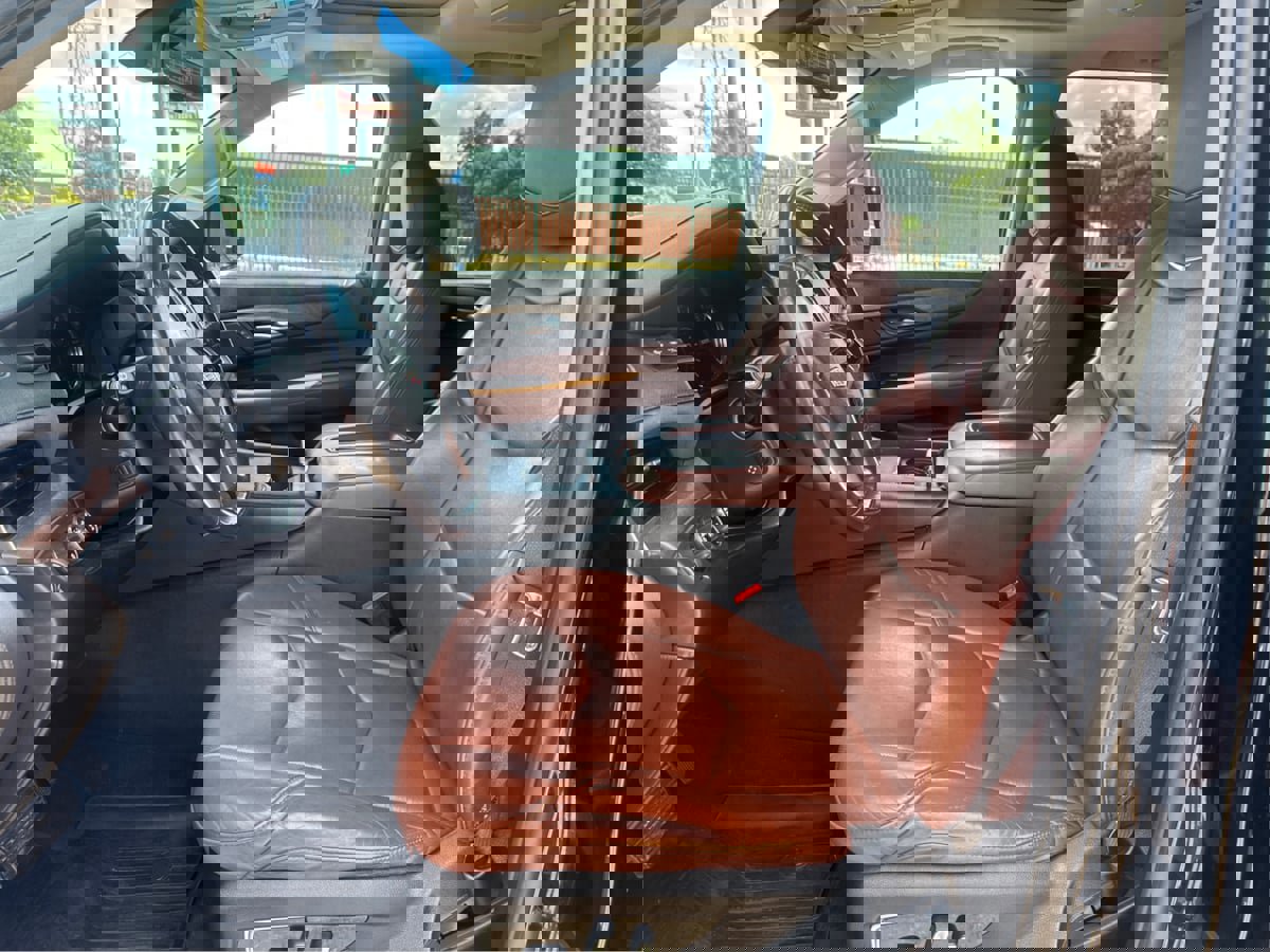 Used 2018 Cadillac Escalade Luxury image 10