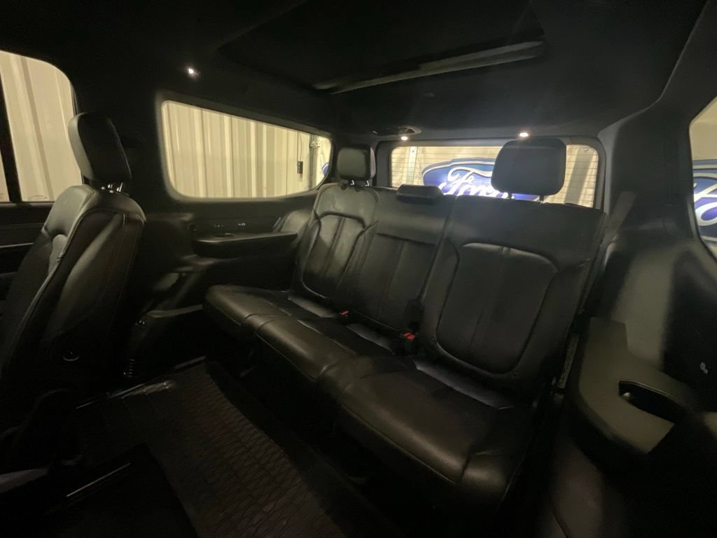 Used 2022 Jeep Wagoneer Series III w/ Premium Group I AWD/4WD image 11