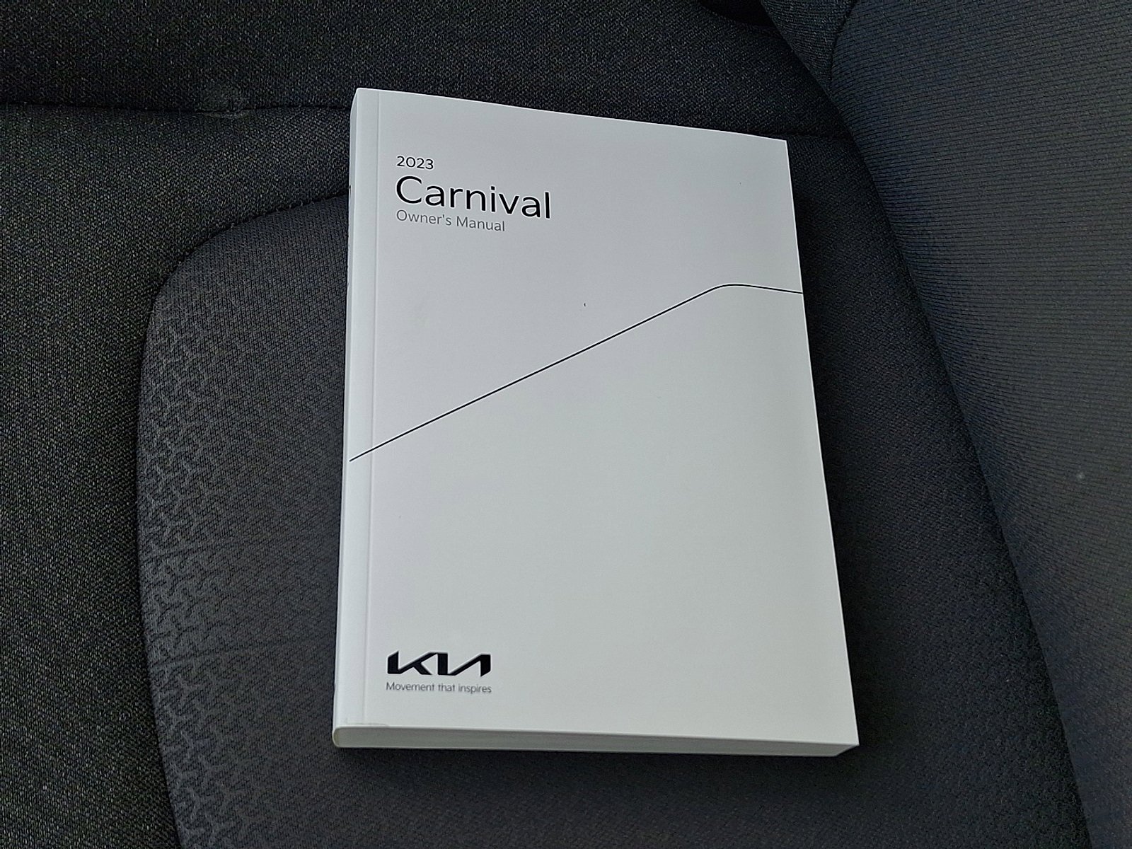 Used 2023 Kia Carnival LX image 26