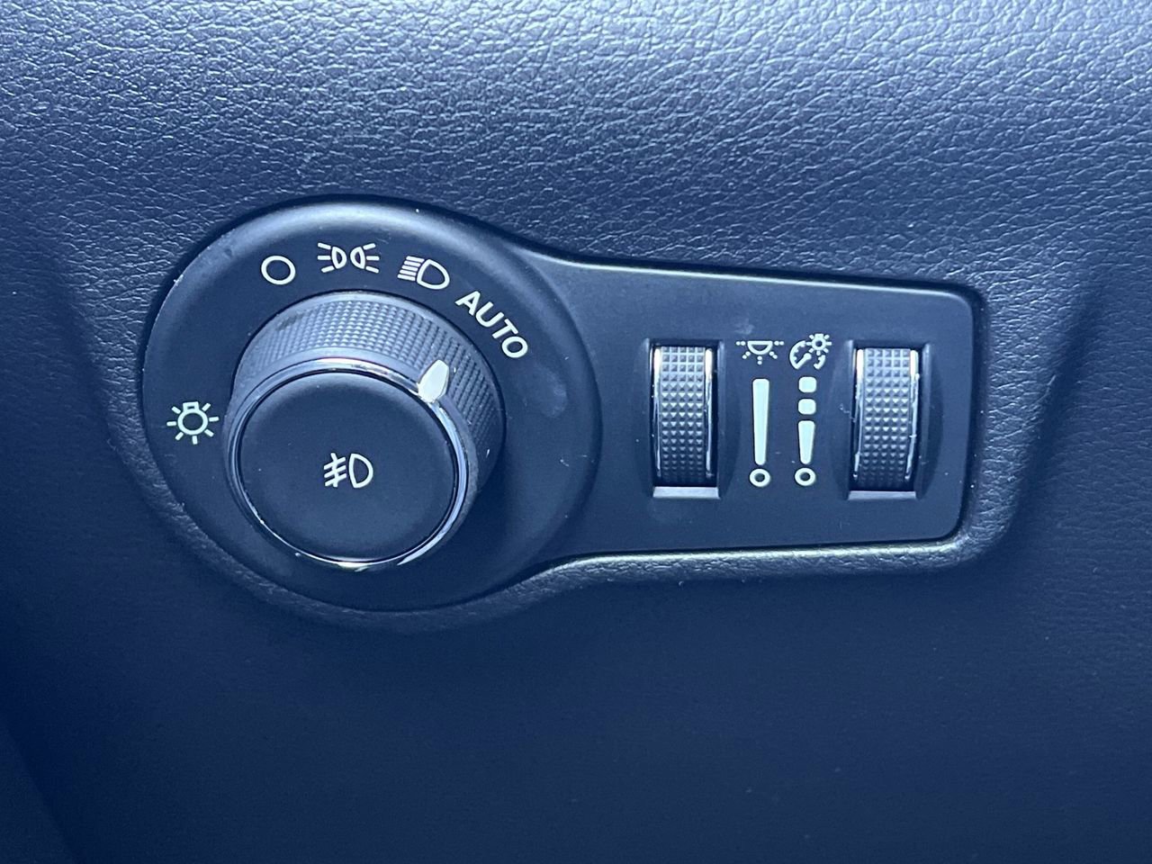 Used 2024 Jeep Compass Latitude image 14