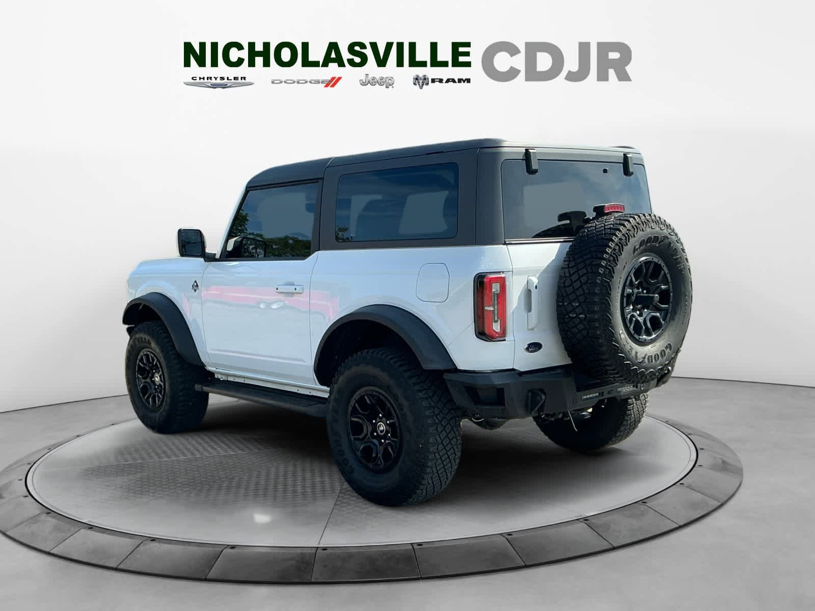 Used 2023 Ford Bronco Outer Banks w/ Sasquatch Package AWD/4WD image 3