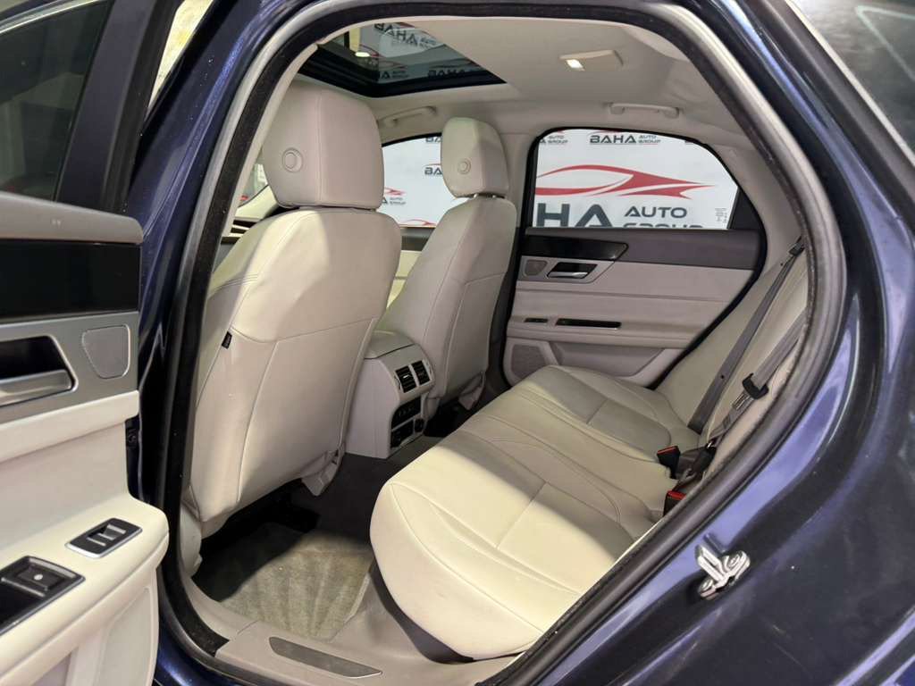 Used 2018 Jaguar XF Premium AWD/4WD image 35