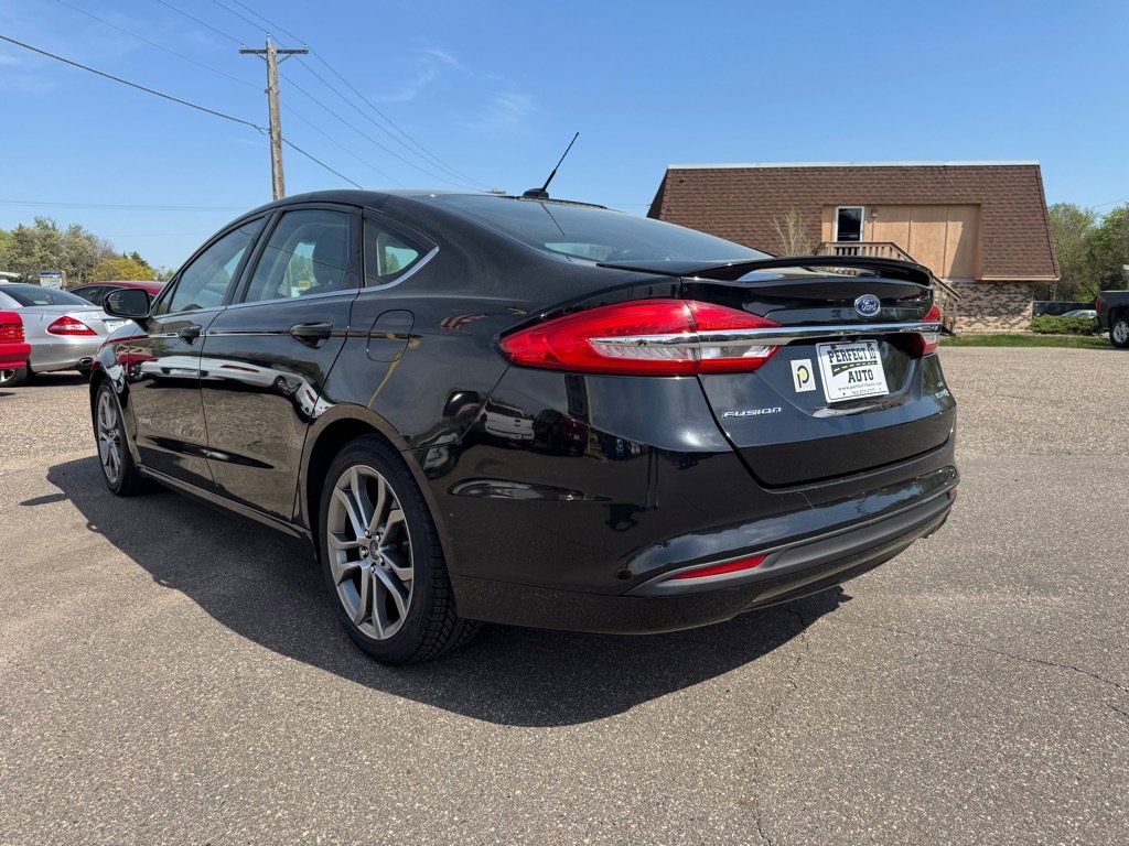 Used 2017 Ford Fusion SE w/ Equipment Group 601A image 9