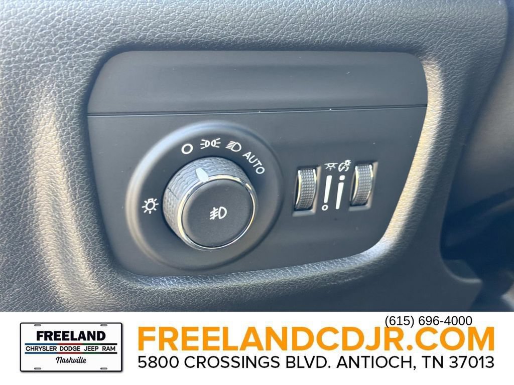 New 2025 Jeep Grand Cherokee L Limited w/ MOPAR Finishing Package AWD/4WD image 25