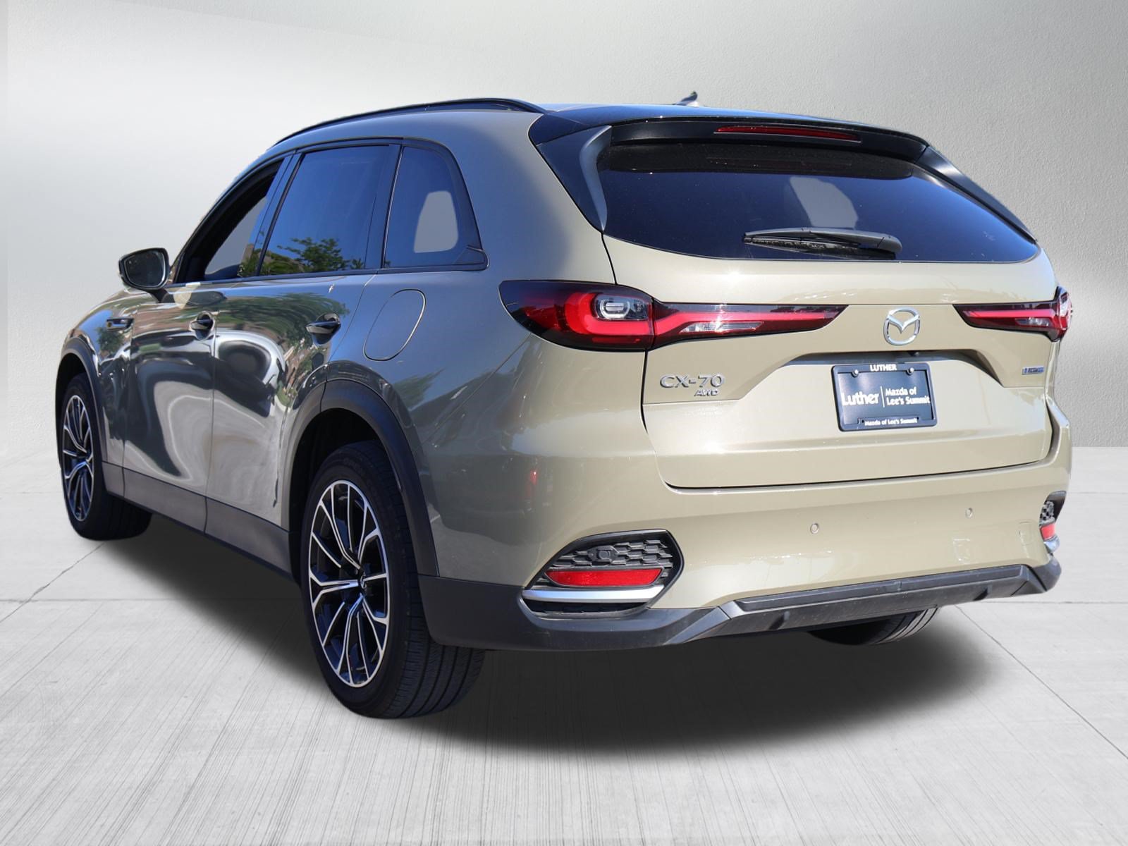 Used 2025 MAZDA CX-70 Plug-In Hybrid w/ Premium Plus AWD/4WD image 4