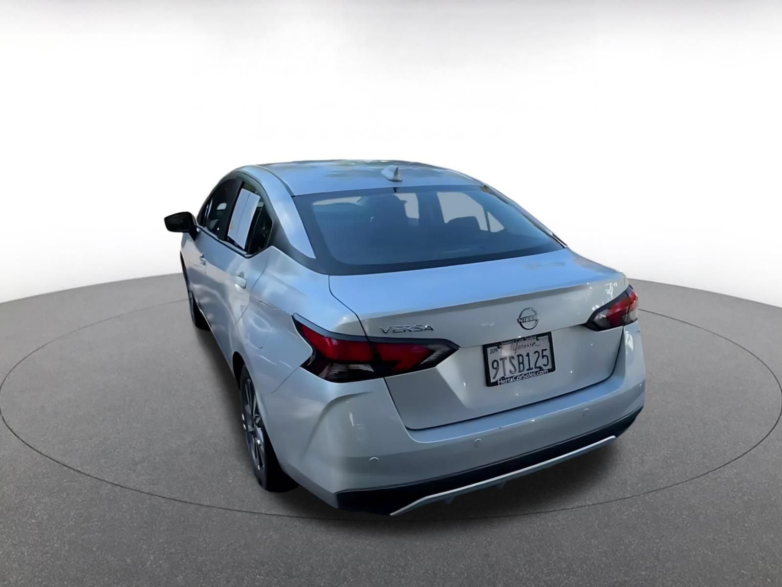 Used 2025 Nissan Versa SV FWD image 10
