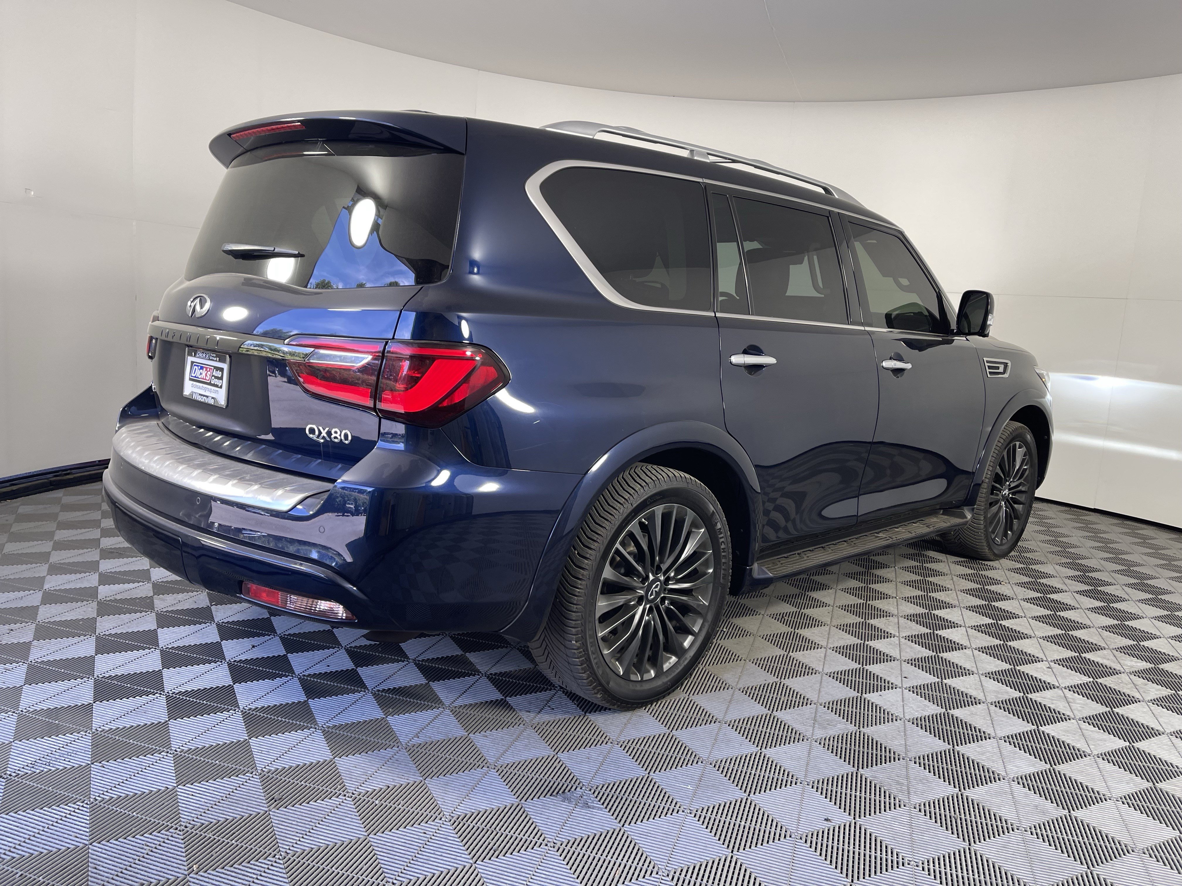 Used 2022 INFINITI QX80 Premium Select w/ Cargo Package AWD/4WD image 5