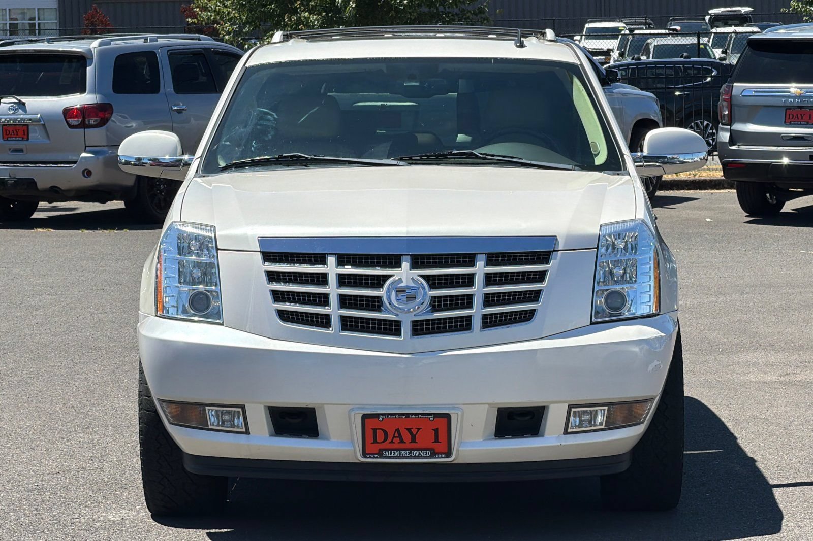 Used 2011 Cadillac Escalade ESV Premium AWD/4WD image 10