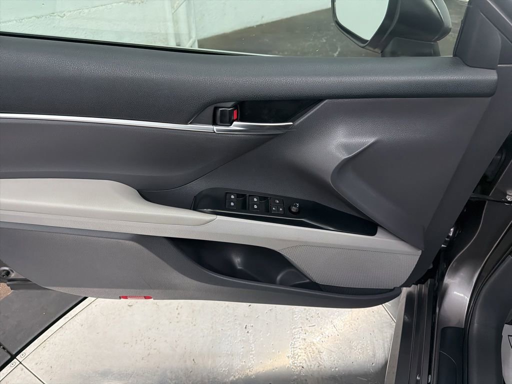 Used 2020 Toyota Camry LE w/ Convenience Package FWD image 18