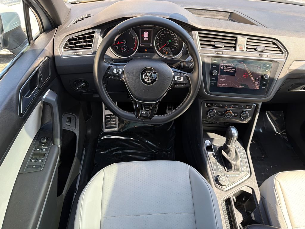 Used 2018 Volkswagen Tiguan SEL w/ R-Line Package image 5