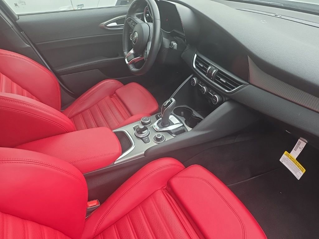 Used 2024 Alfa Romeo Giulia Ti w/ Performance Driving Package AWD/4WD image 9