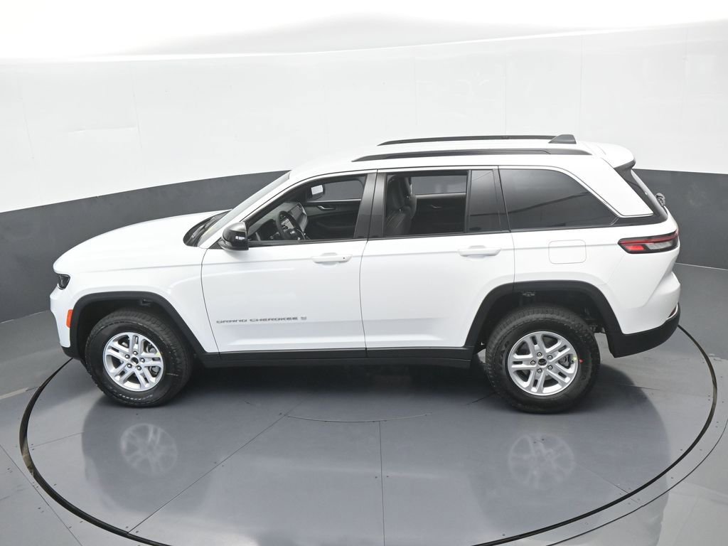 Used 2025 Jeep Grand Cherokee Laredo image 40