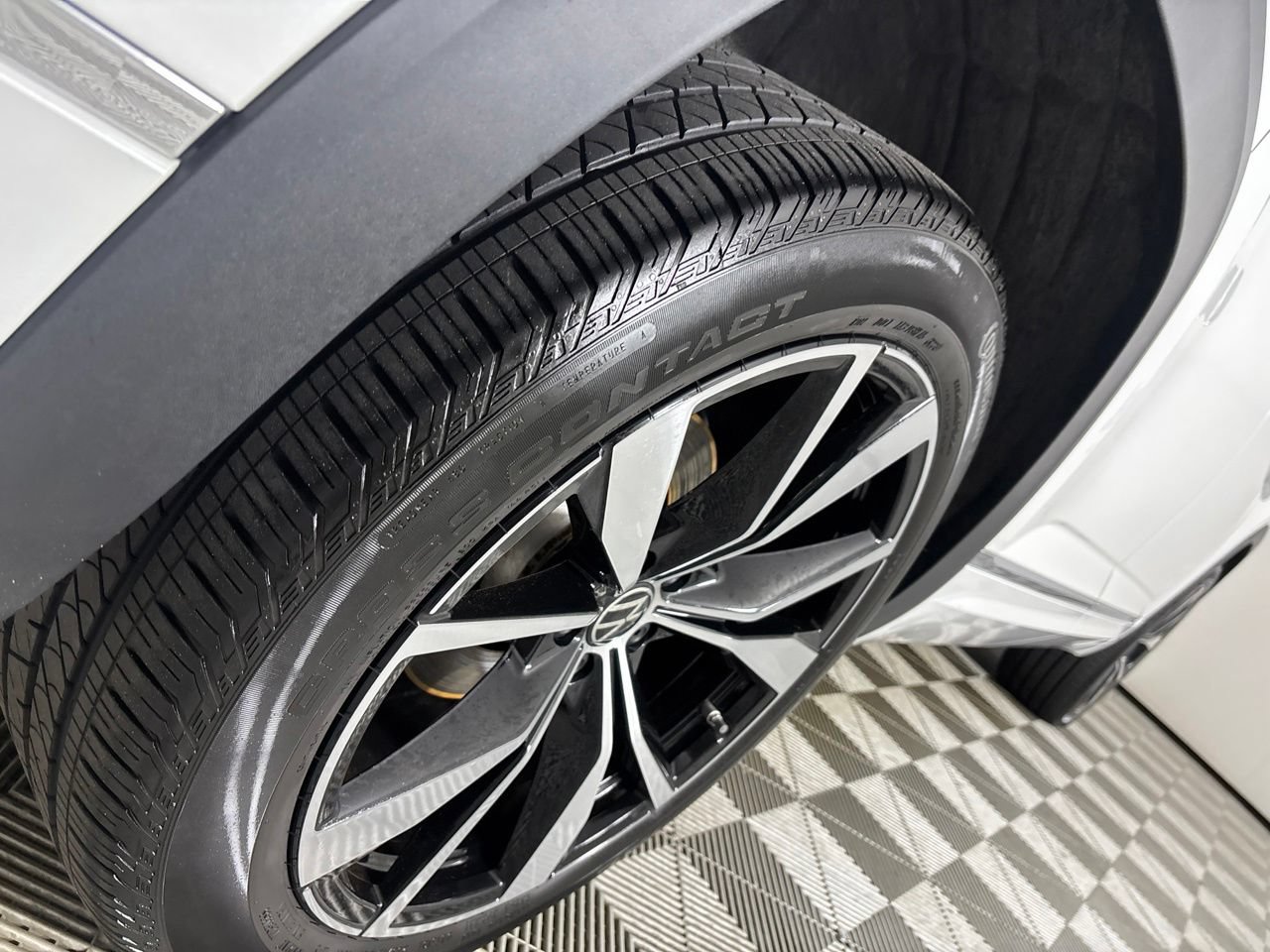Used 2024 Volkswagen Atlas SEL Premium R-Line AWD/4WD image 35