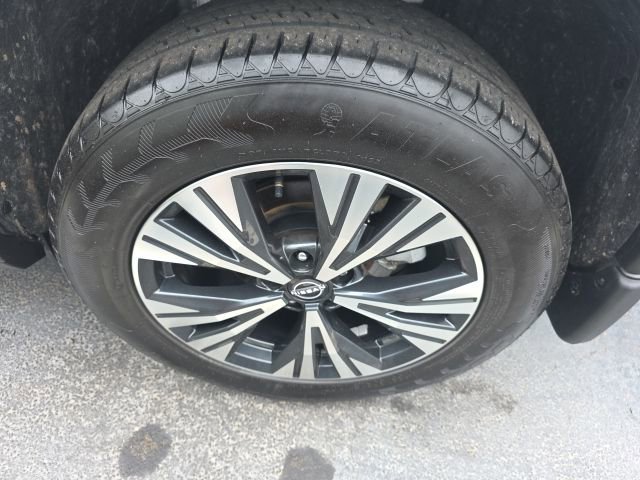 Used 2023 Nissan Rogue SV image 12