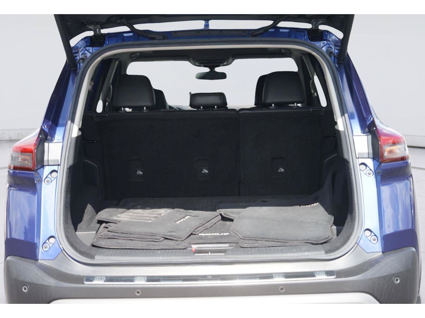 Used 2021 Nissan Rogue SV w/ Premium Package FWD image 32