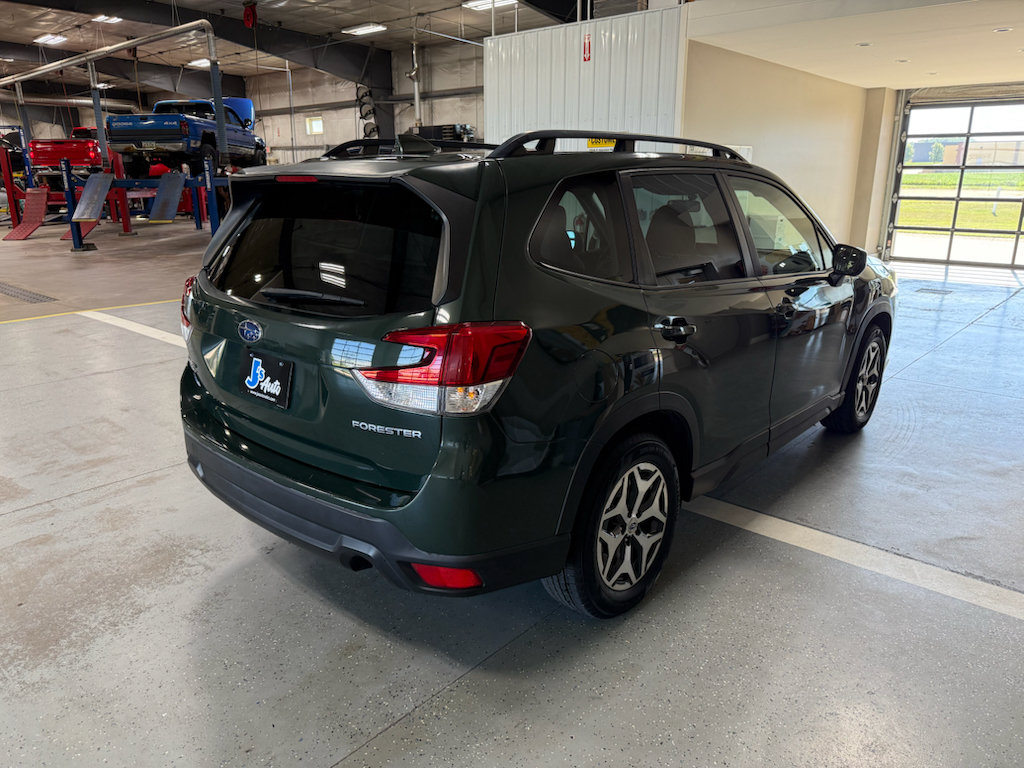 Used 2022 Subaru Forester Premium AWD/4WD image 7
