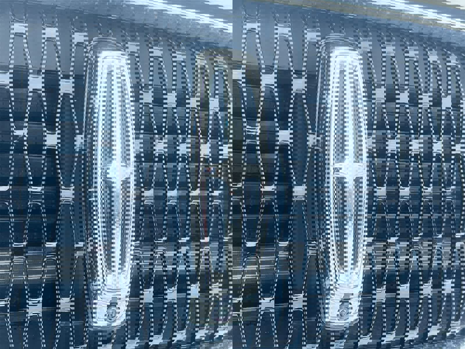 Used 2022 Lincoln Corsair Reserve w/ Equipment Group 201A image 12