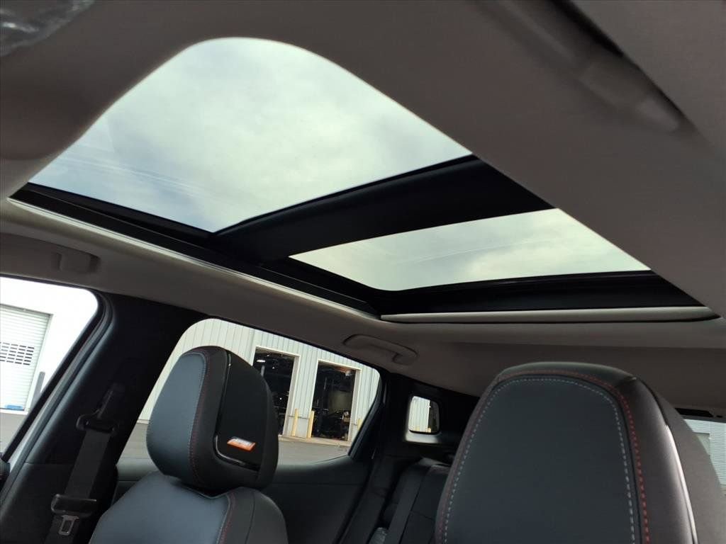 New 2026 Nissan Kicks SR w/ SR Premium Package image 12