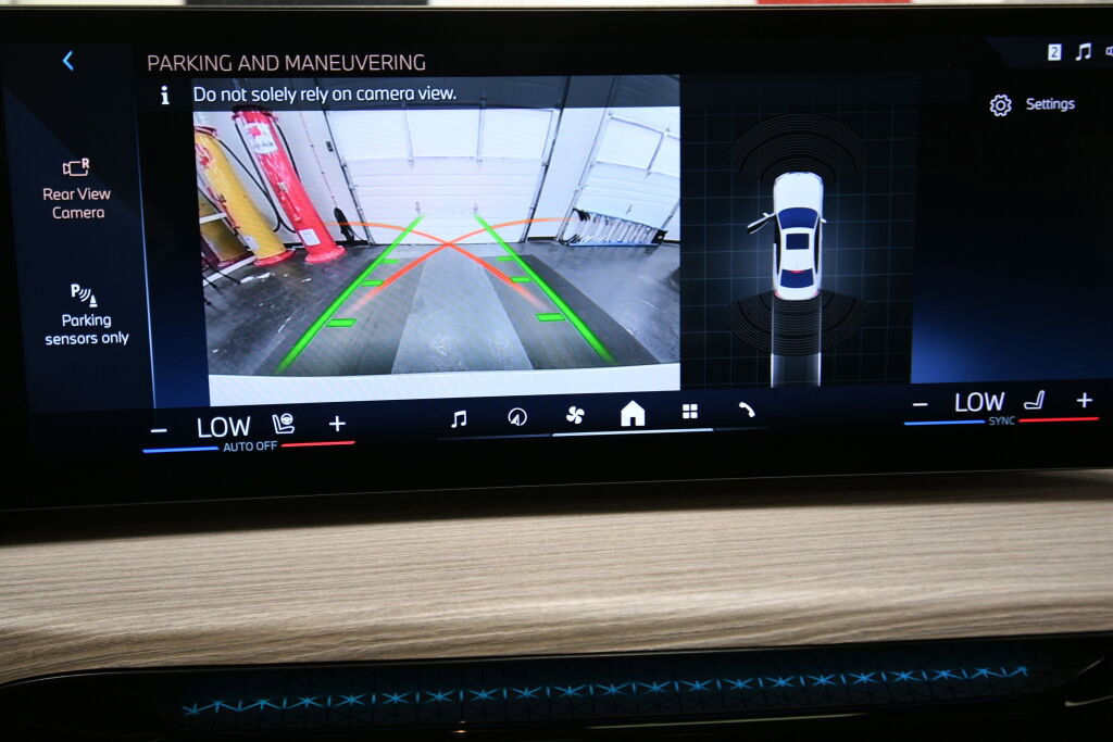 Used 2025 BMW 330i xDrive Sedan image 18