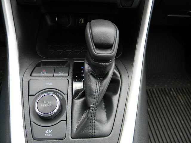 Used 2024 Toyota RAV4 LE AWD/4WD image 16