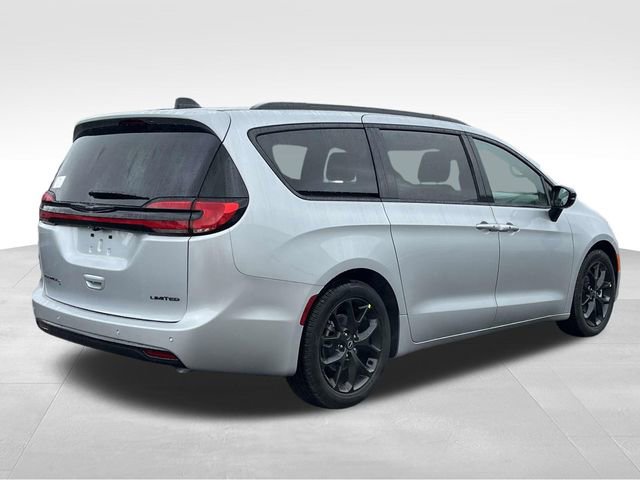 New 2026 Chrysler Pacifica Limited image 7