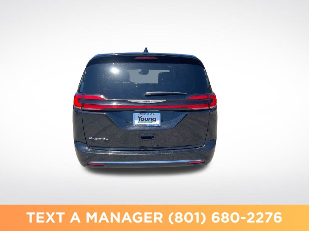 Used 2025 Chrysler Pacifica Select FWD image 4