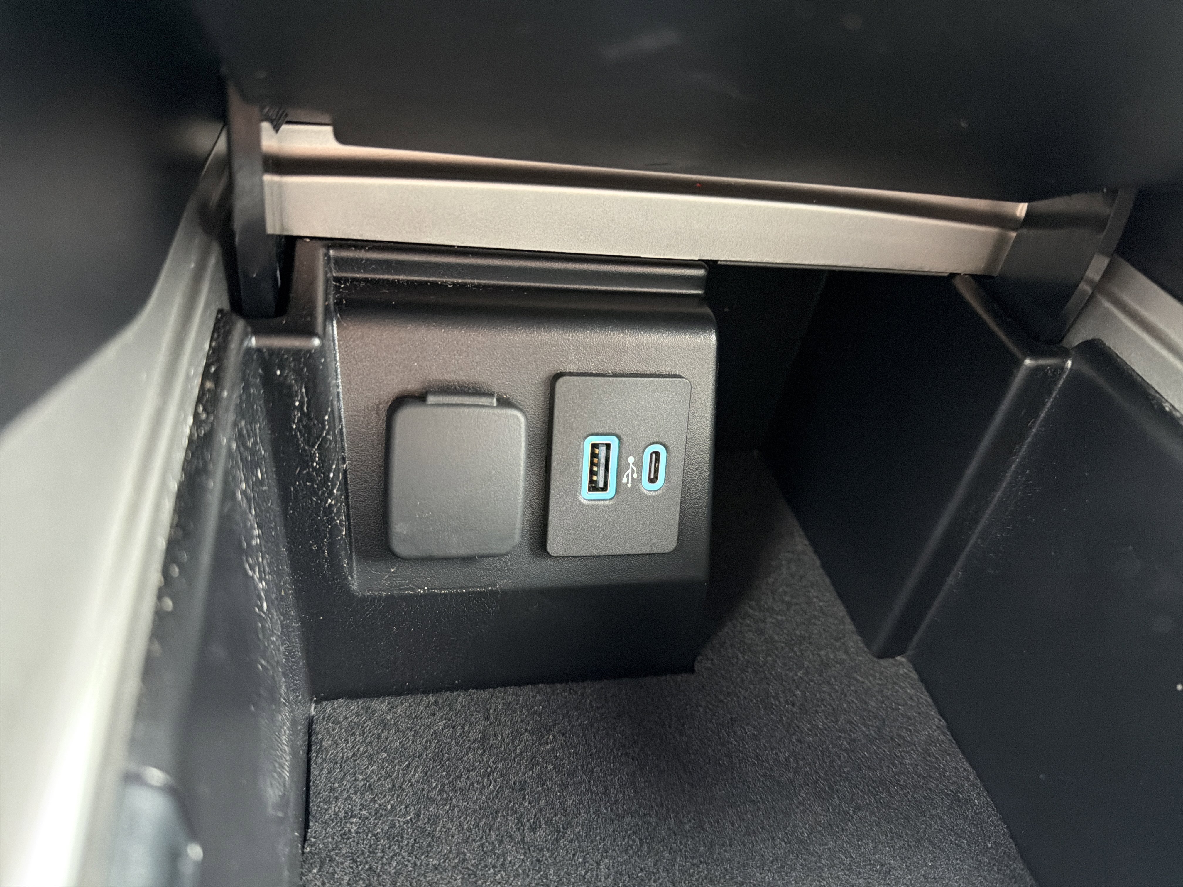 Used 2023 Ford Explorer XLT w/ Equipment Group 202A image 21