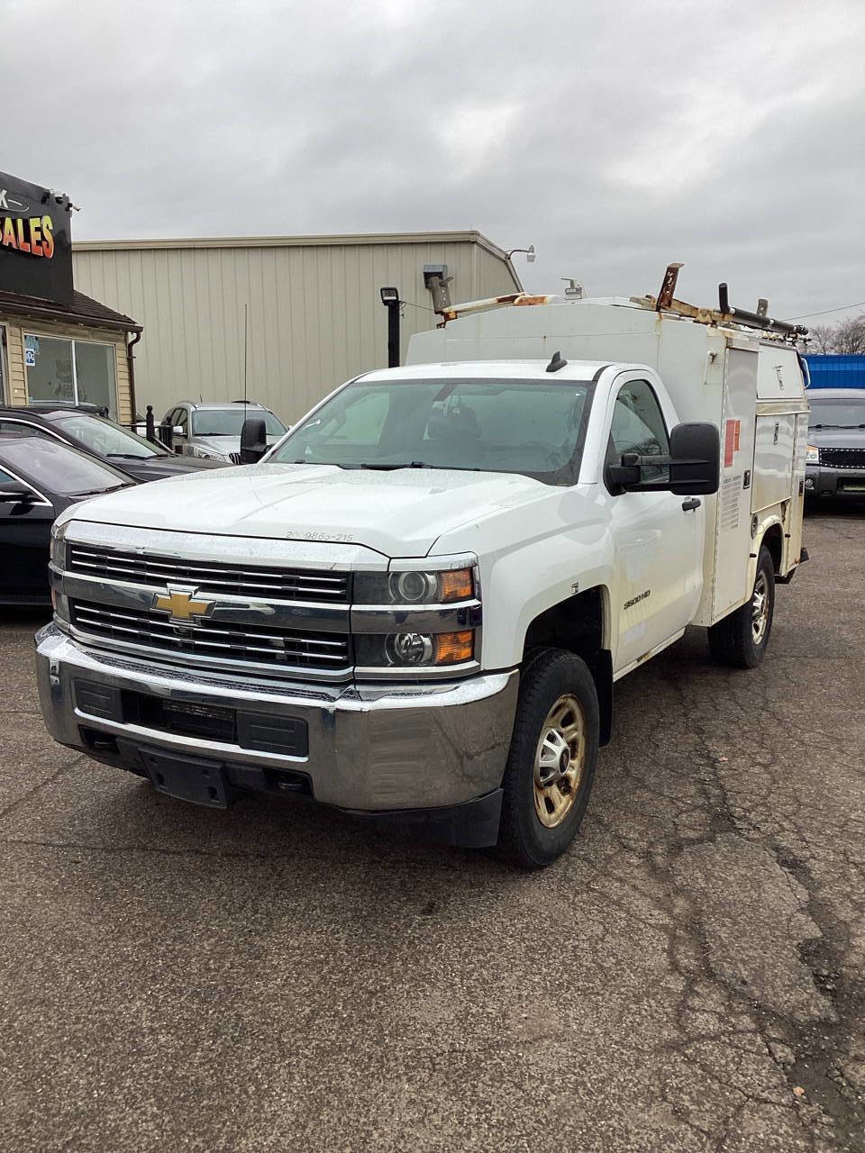 Used 2015 Chevrolet Silverado 3500 W/T RWD image 2