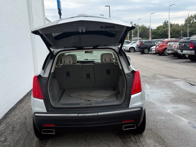 Used 2017 Cadillac XT5 Luxury w/ Driver Awareness Package FWD image 10
