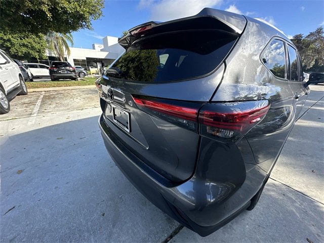 Used 2022 Toyota Highlander XLE image 22