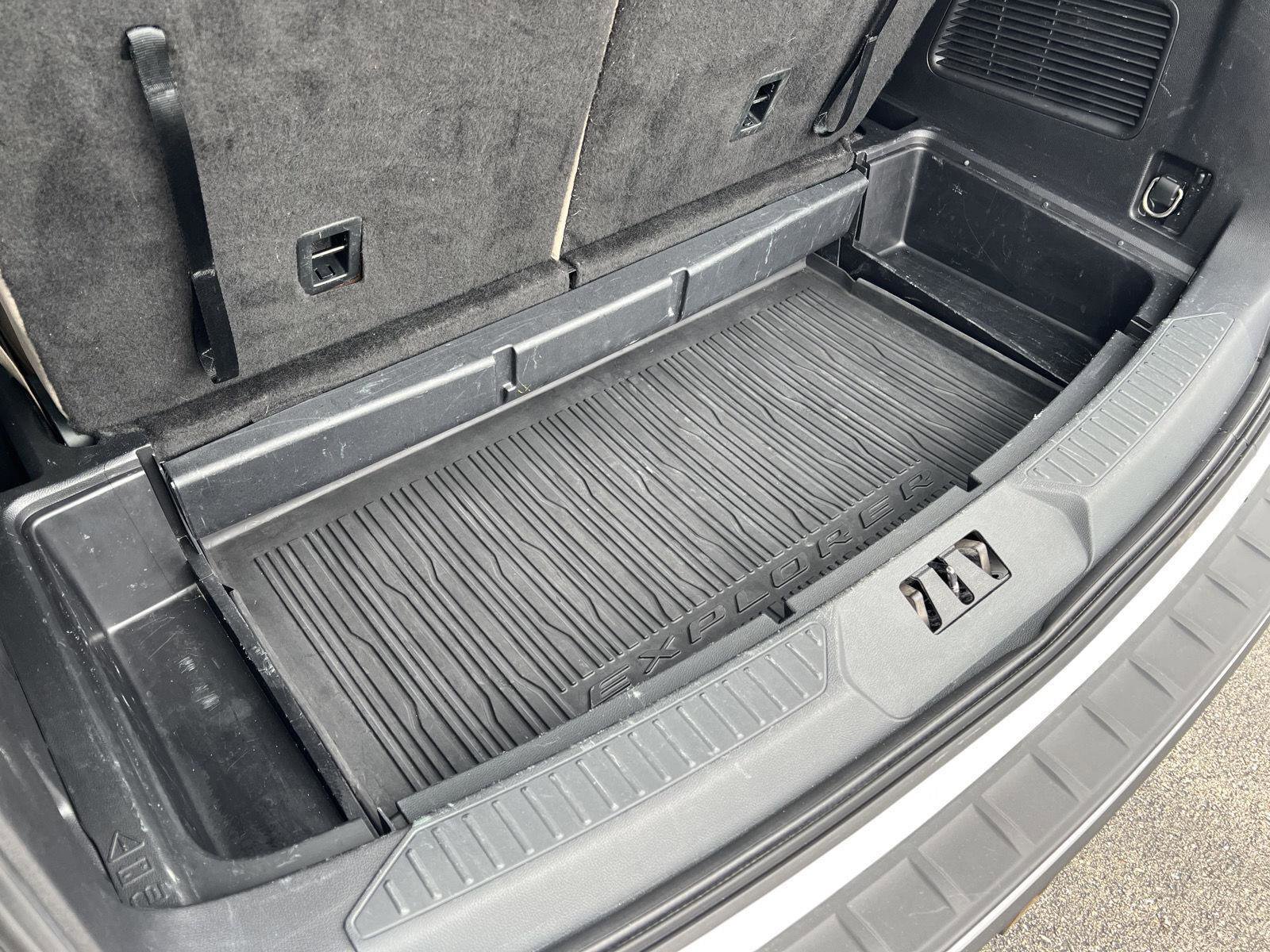 Used 2020 Ford Explorer XLT w/ Equipment Group 202A AWD/4WD image 49