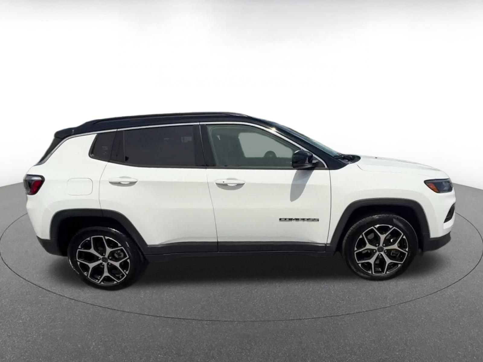 Used 2025 Jeep Compass Limited AWD/4WD image 16