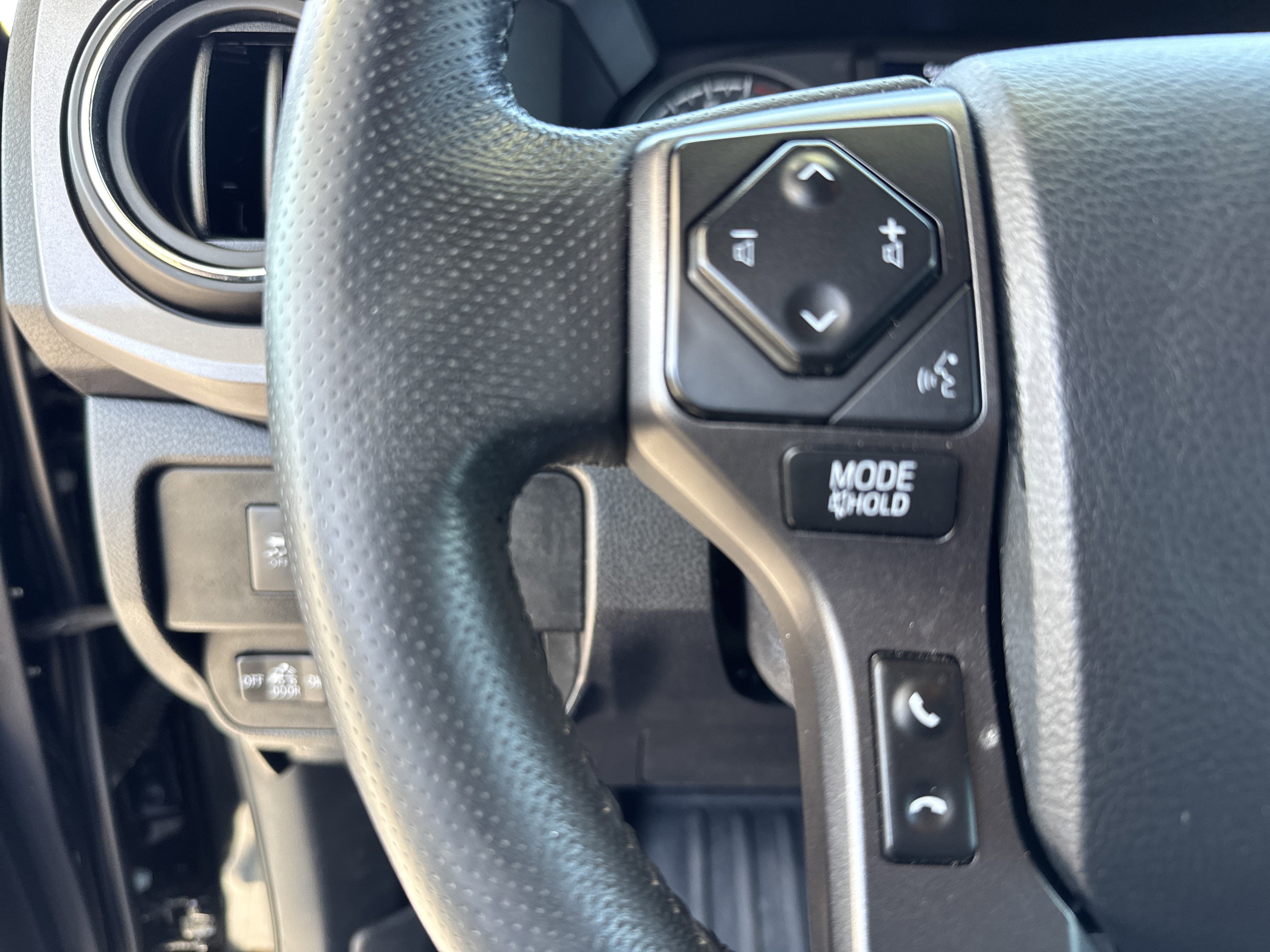 Used 2023 Toyota Tacoma TRD Off-Road w/ Technology Package AWD/4WD image 20