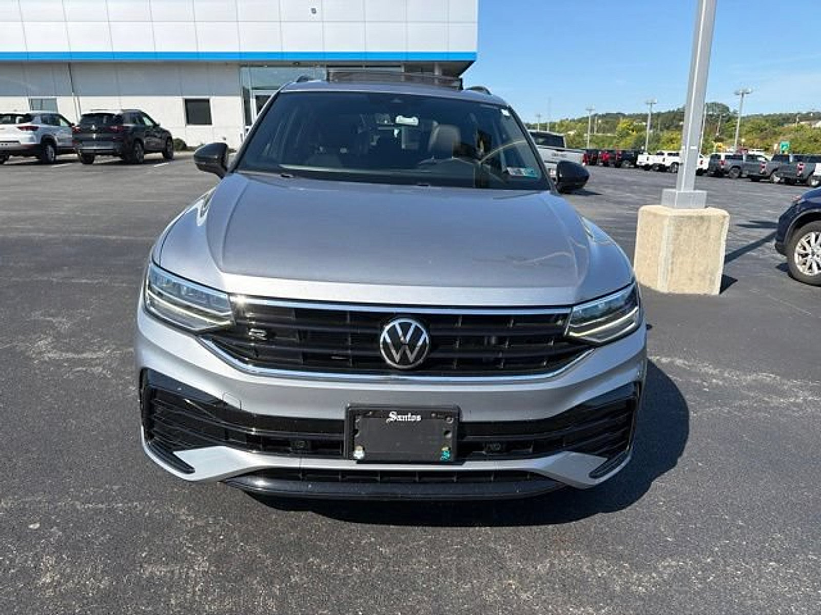 Used 2023 Volkswagen Tiguan SE R-Line FWD image 3