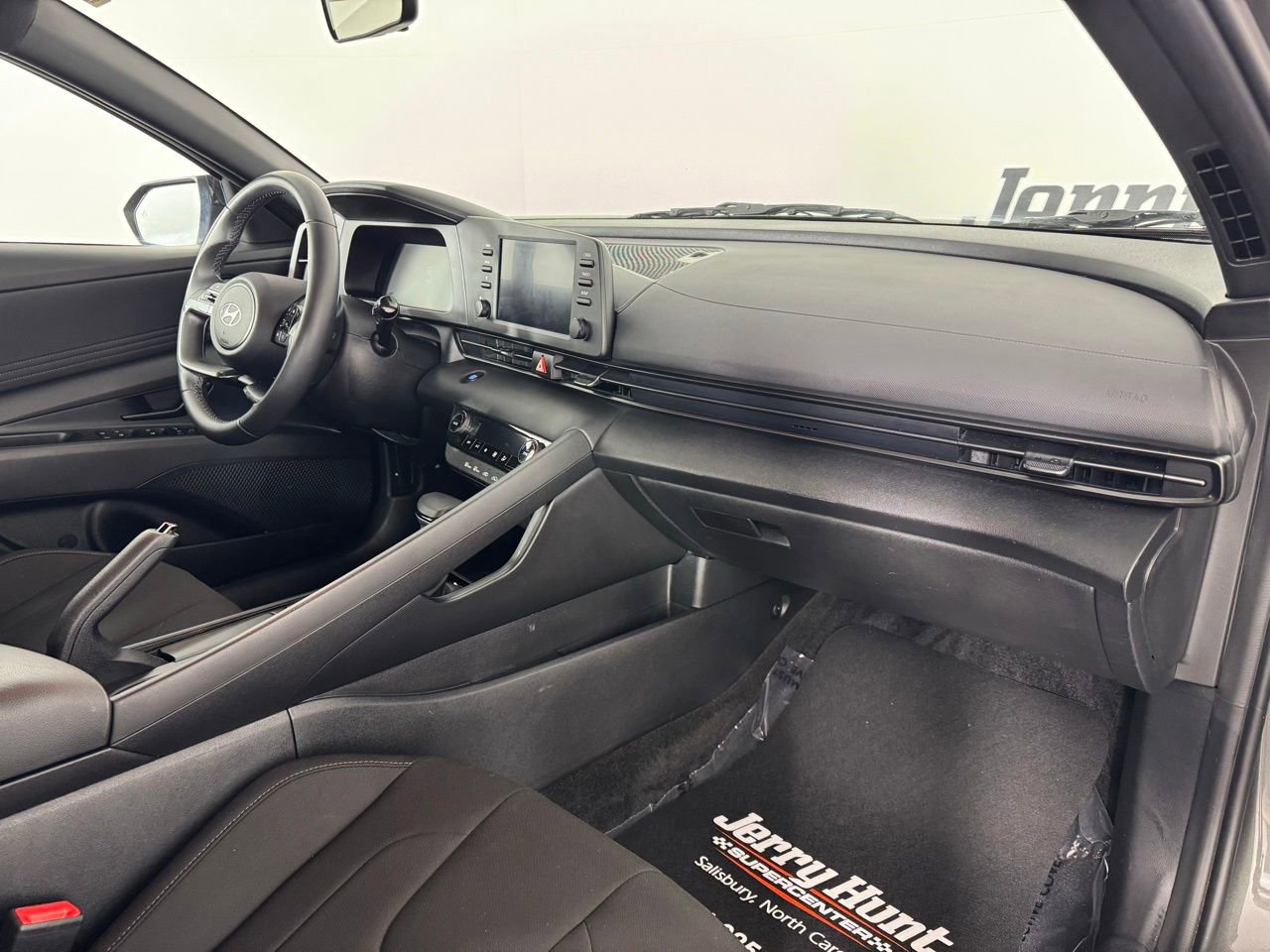 Used 2025 Hyundai Elantra Sport image 28