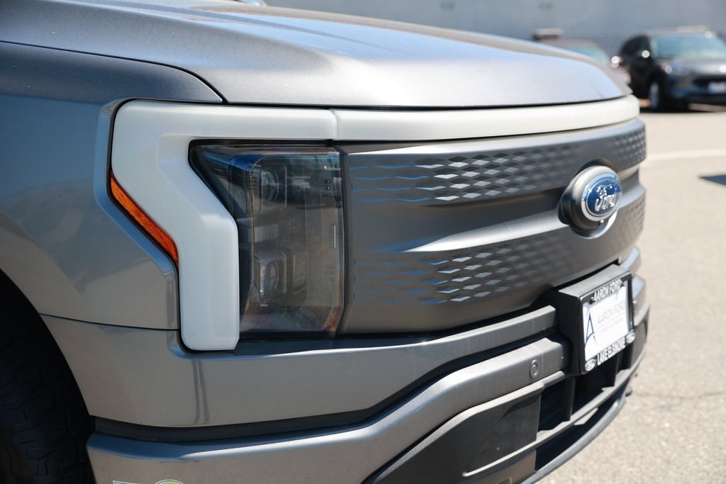 Used 2022 Ford F150 Lightning XLT AWD/4WD image 9