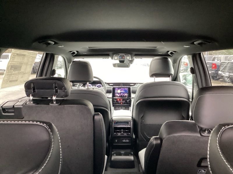 New 2025 Jeep Grand Cherokee L Altitude image 16