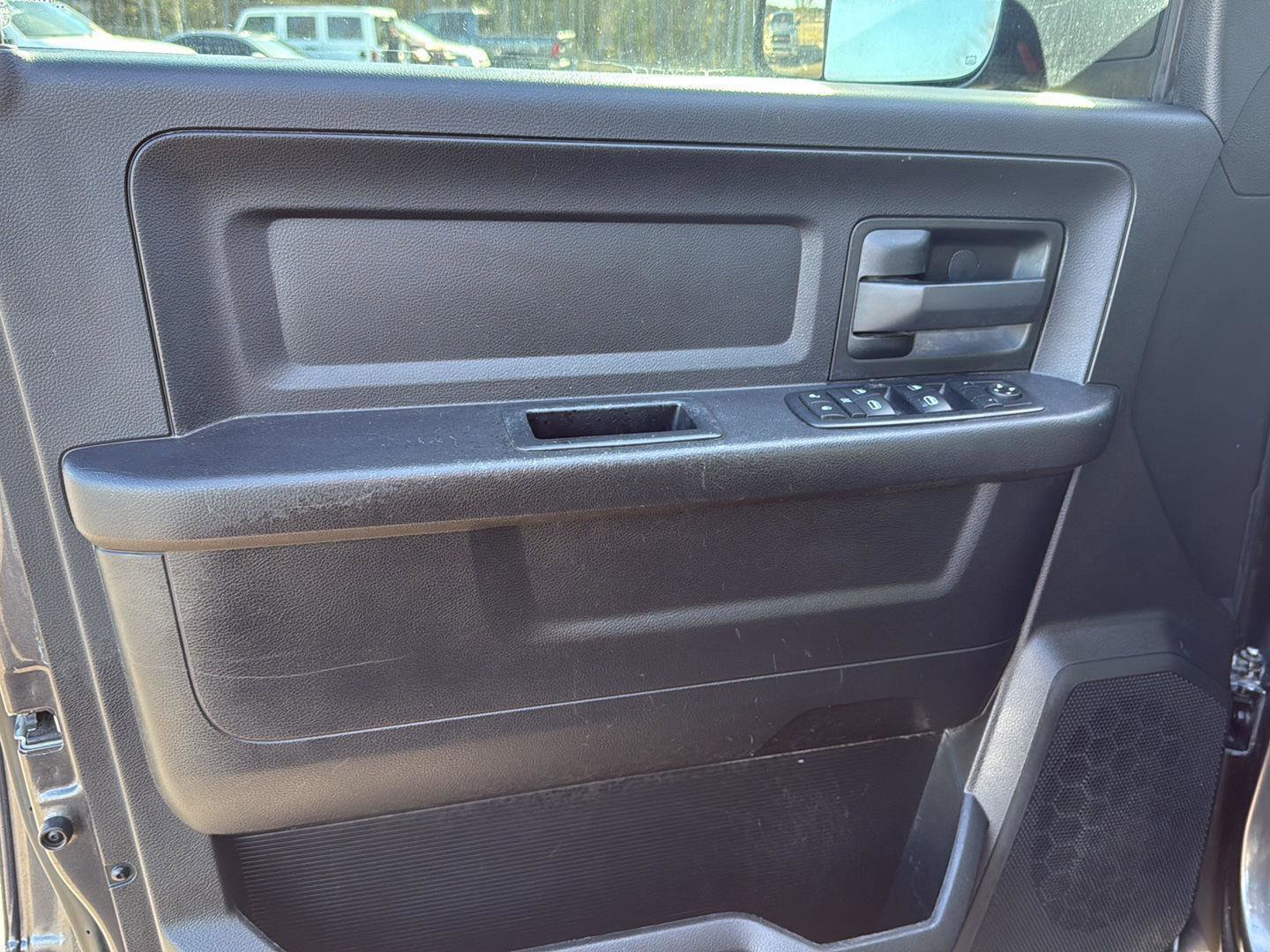 Used 2016 RAM 2500 Tradesman w/ Chrome Appearance Group image 12