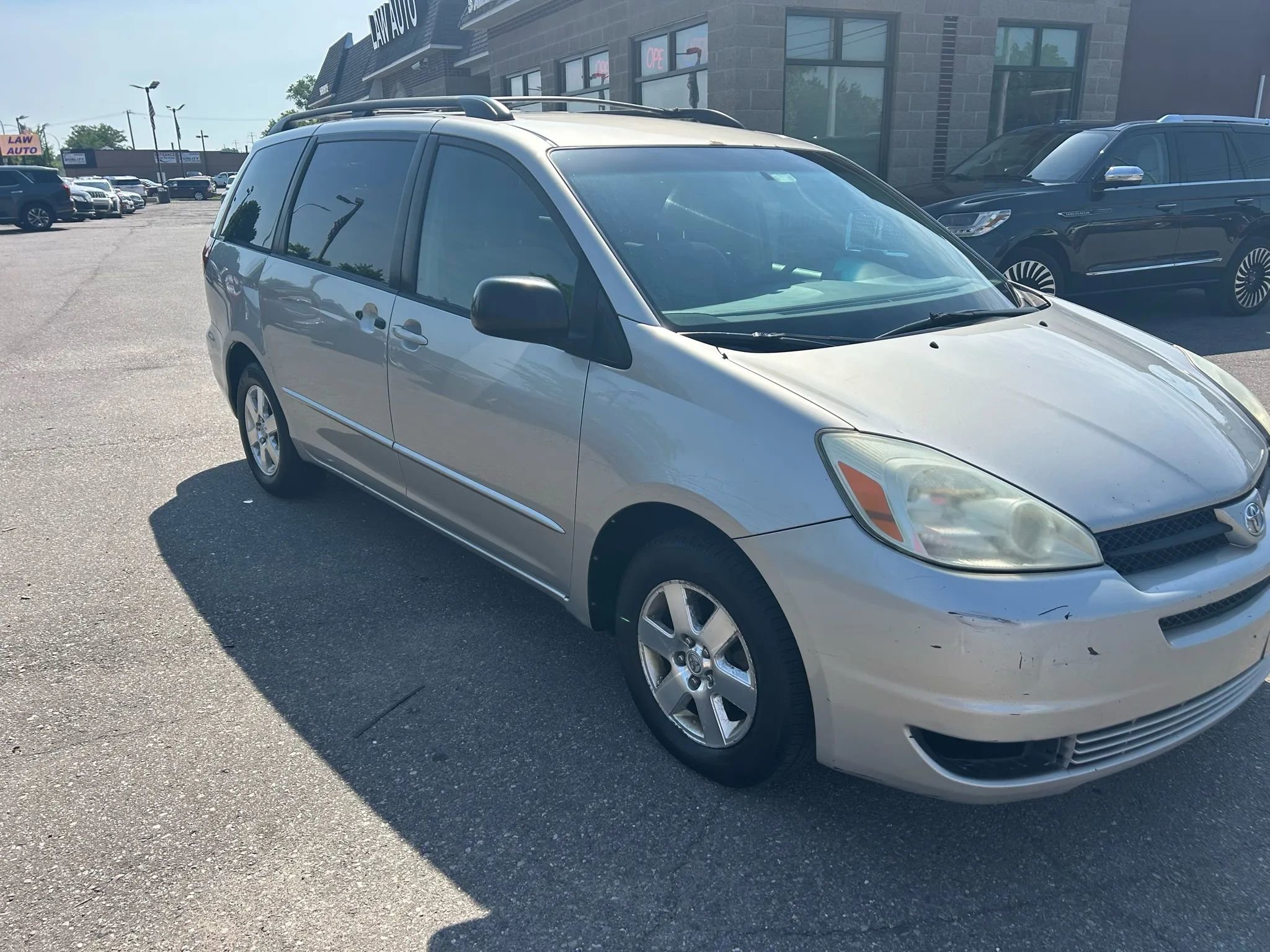 Used 2004 Toyota Sienna CE image 3