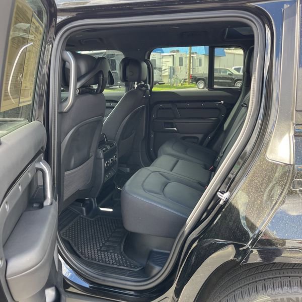 Used 2025 Land Rover Defender 110 V8 image 6