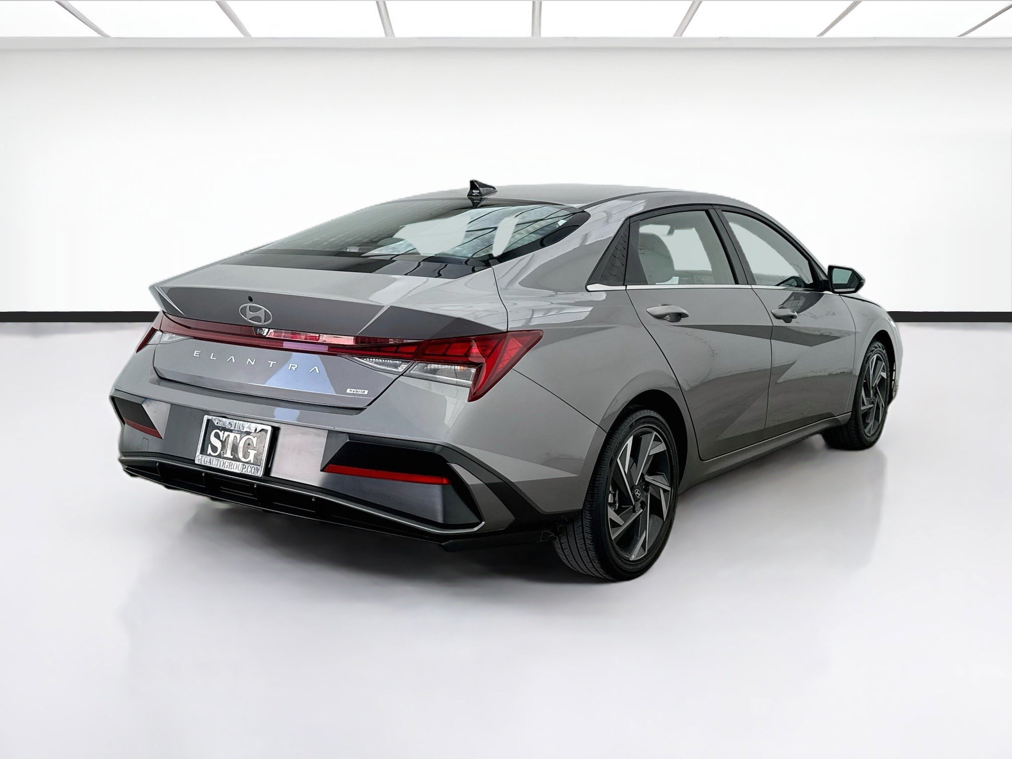 Used 2025 Hyundai Elantra Limited FWD image 4