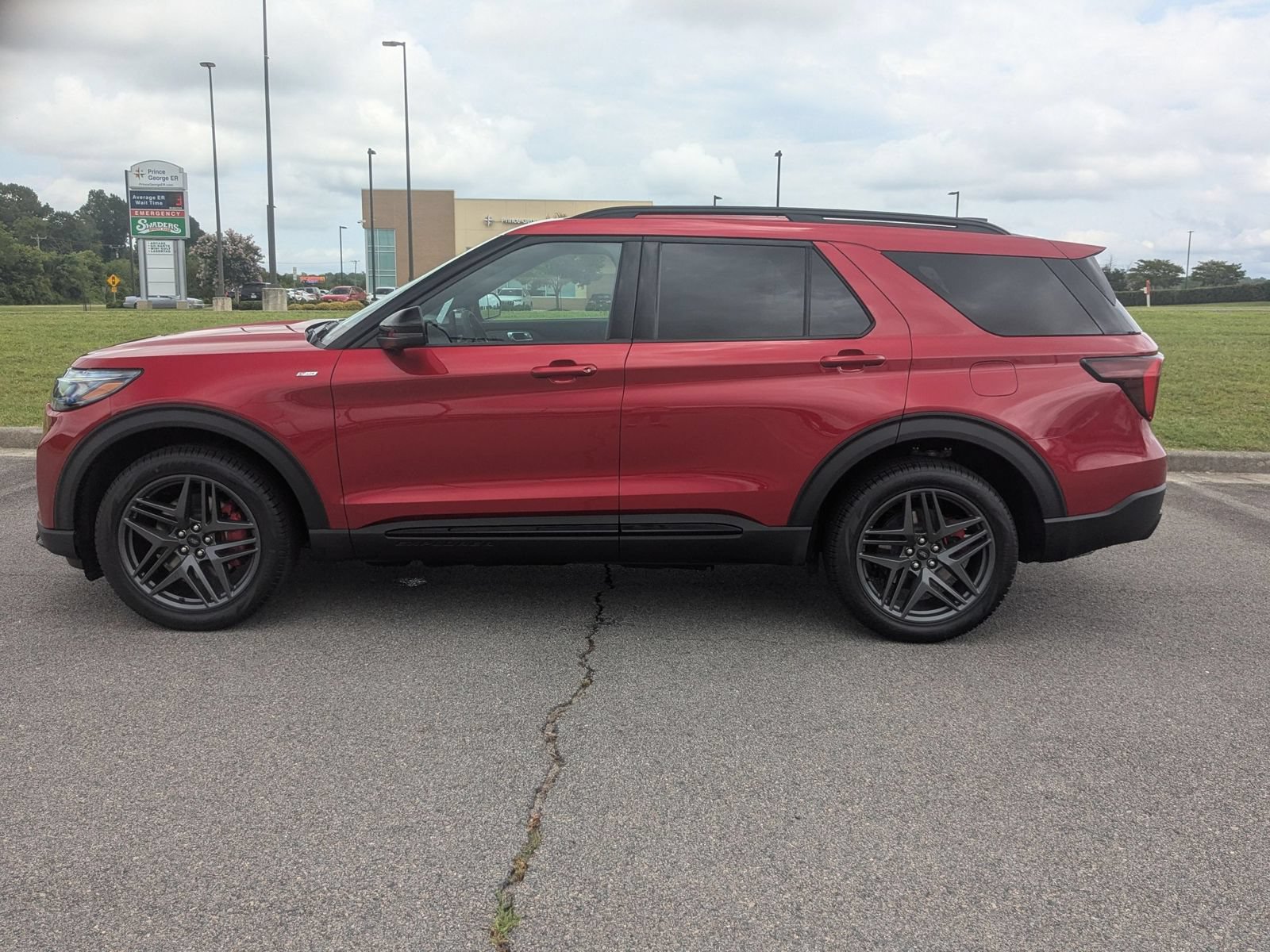 New 2026 Ford Explorer ST-Line w/ ST-Line Street Pack AWD/4WD image 6